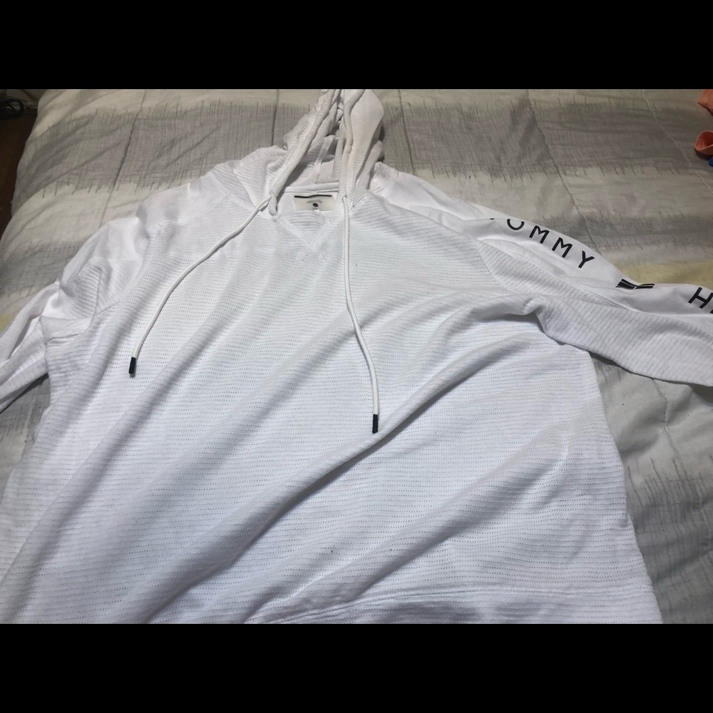 Tommy Hilfiger Sweater w/ Hoodie